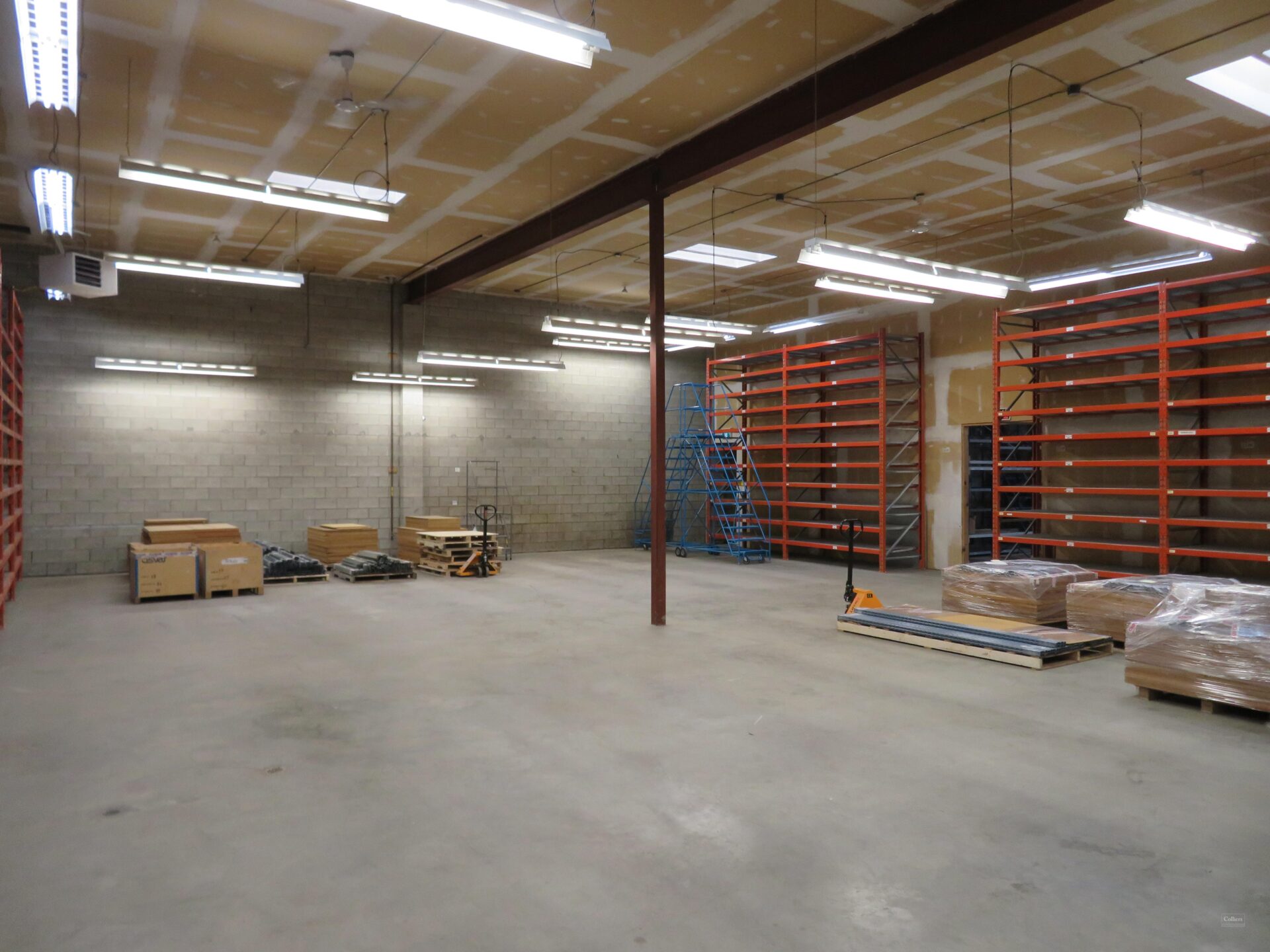 Interior warehouse area of building suite for sublease on 511 David Street, Victoria, BC. Close proximity to downtown core and major highways.
