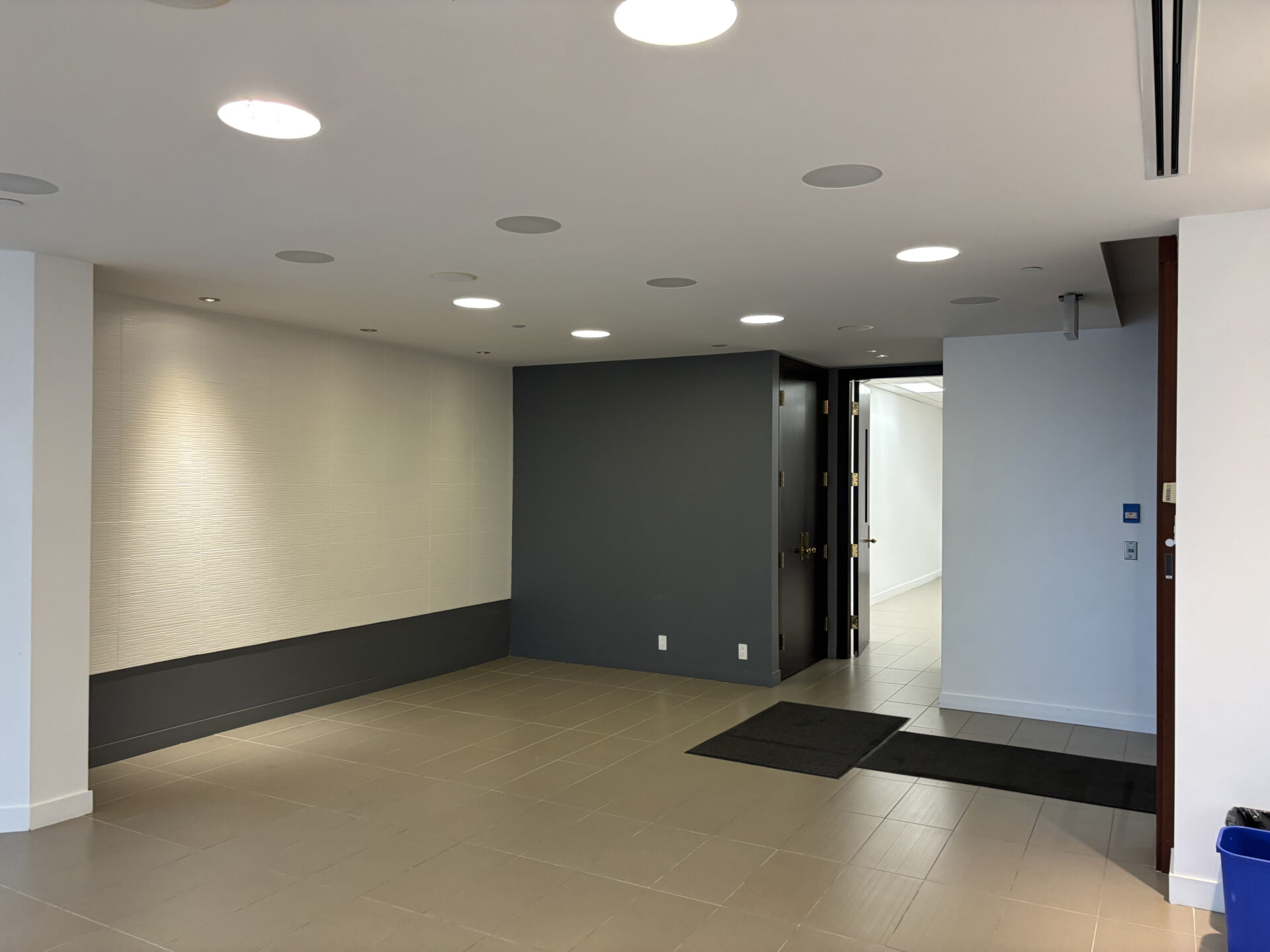 Reception Area 2800-600 boul de maisonneuve