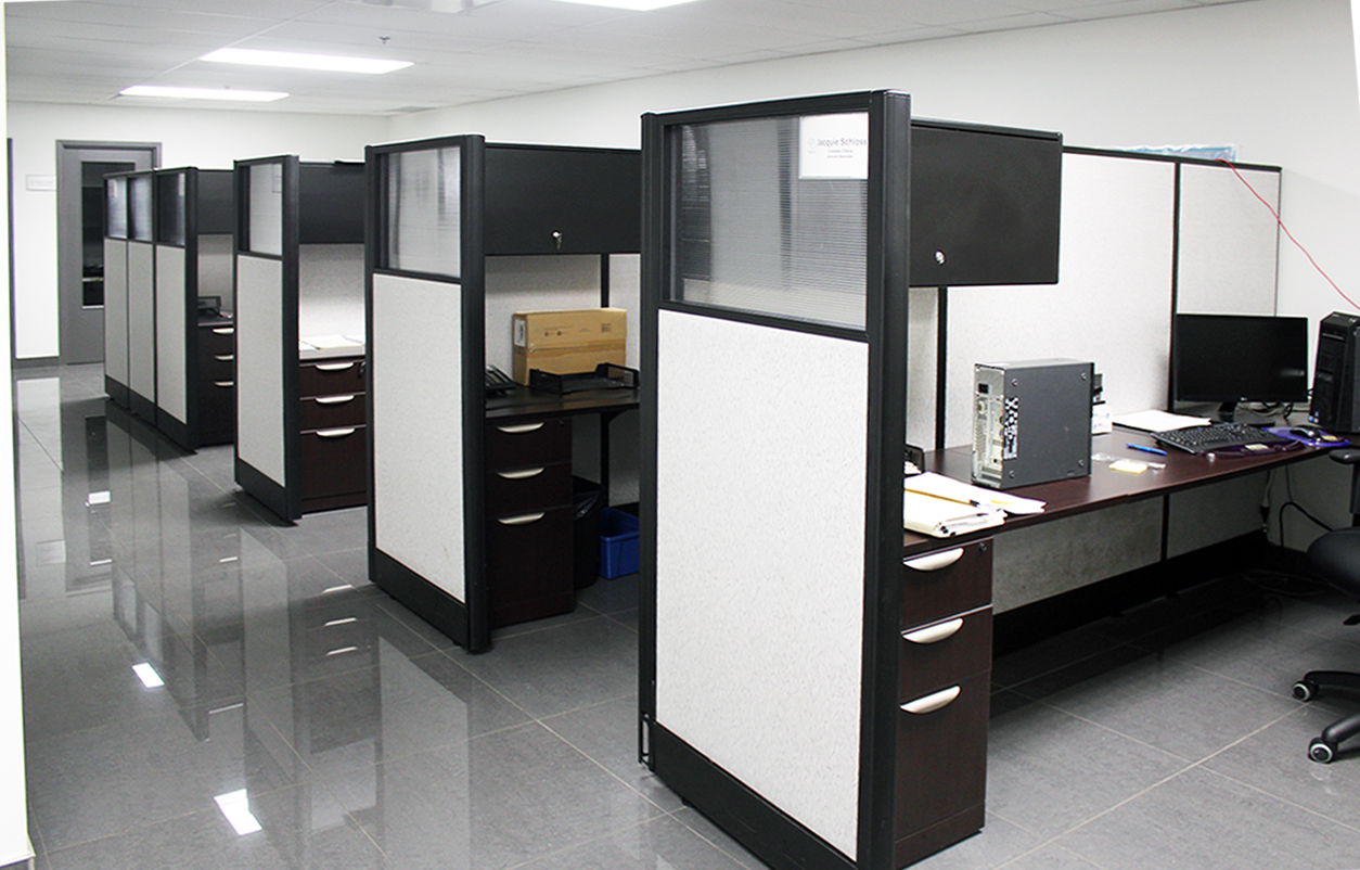 Industrial building 7500 Cote de Liesse is for sale with an office area of 6,625 SF