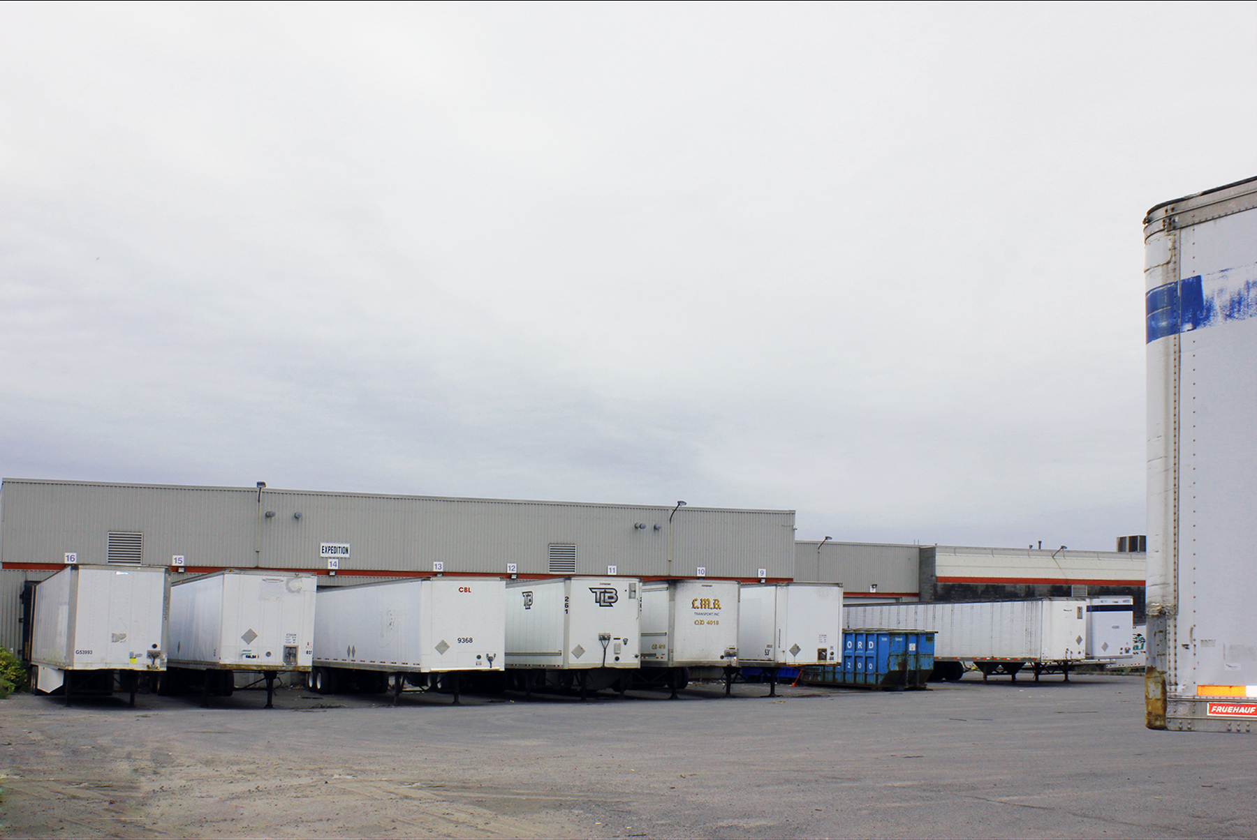 Industrial building 7500 Cote de Liesse is for sales and has 14 loading docks